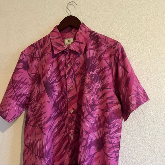 NWT Born Primitive Men's Voyager Button Up Pink Print Jungle Shirt Size Medium - Picture 3 of 9